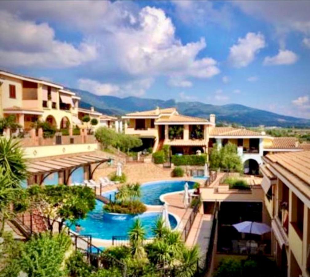 Bilocale Con Piscina A * Villasimius